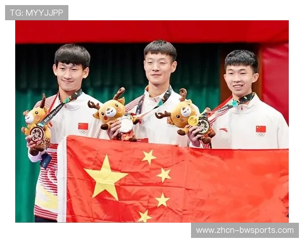 成都大运会跆拳道赛场浪漫上演中国选手胡明达颁奖仪式深情求婚队友梁婕 成都大运会跆拳道赛场浪漫上演中国选手胡明达颁奖仪式深情求婚队友梁婕