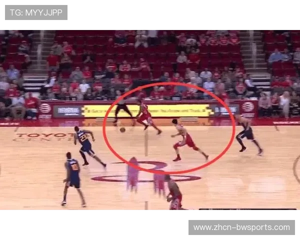 雷珊珊主场夺铜瞬间:360度双甩尾动作引爆观众欢呼 雷珊珊主场夺铜瞬间:360度双甩尾动作引爆观众欢呼